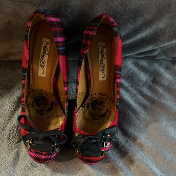 Ed hardy red/pink Size 7 plaid 3” with 1/2” platform heels - Picture 2 of 3